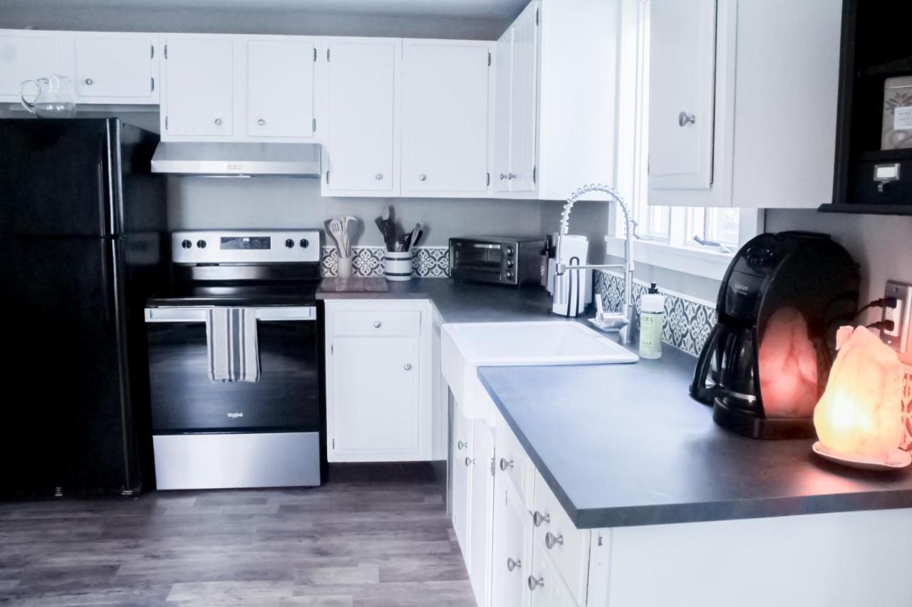 Honeysuckle Suite Apartment In Downtown Rockland ภายนอก รูปภาพ